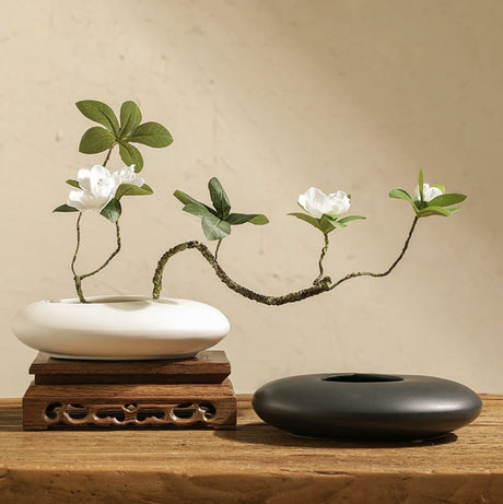 Vase ikebana rond design