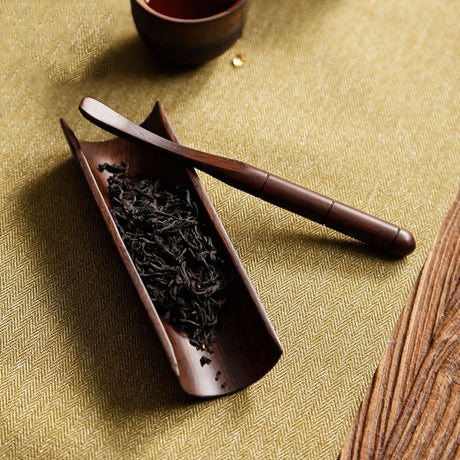 cuillere-a-the-en-bois-fonce